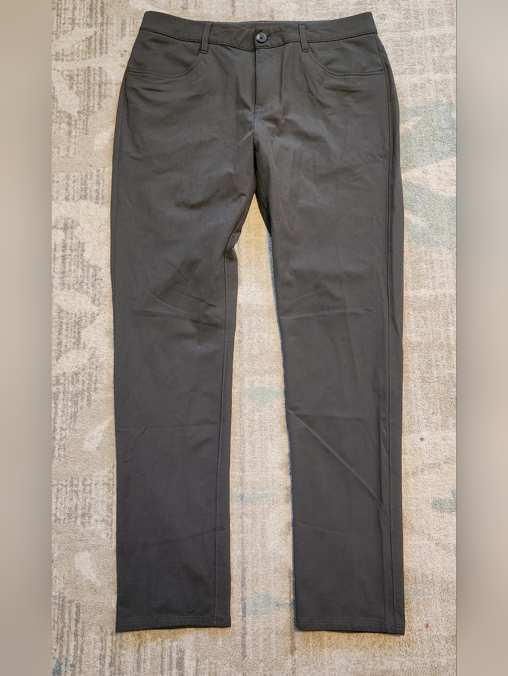Vuori Meta Pants. Green Brownish Tone. Size 32. EUC